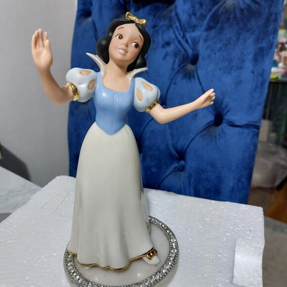 LENOX Disney SNOW WHITE Collectible Figurine Beautiful Decor - Picture 3 of 14